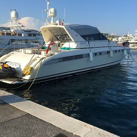 Twiny Botel Cannes
