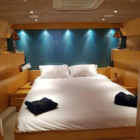 Botel Twiny