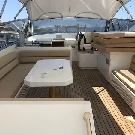 Twiny Botel *